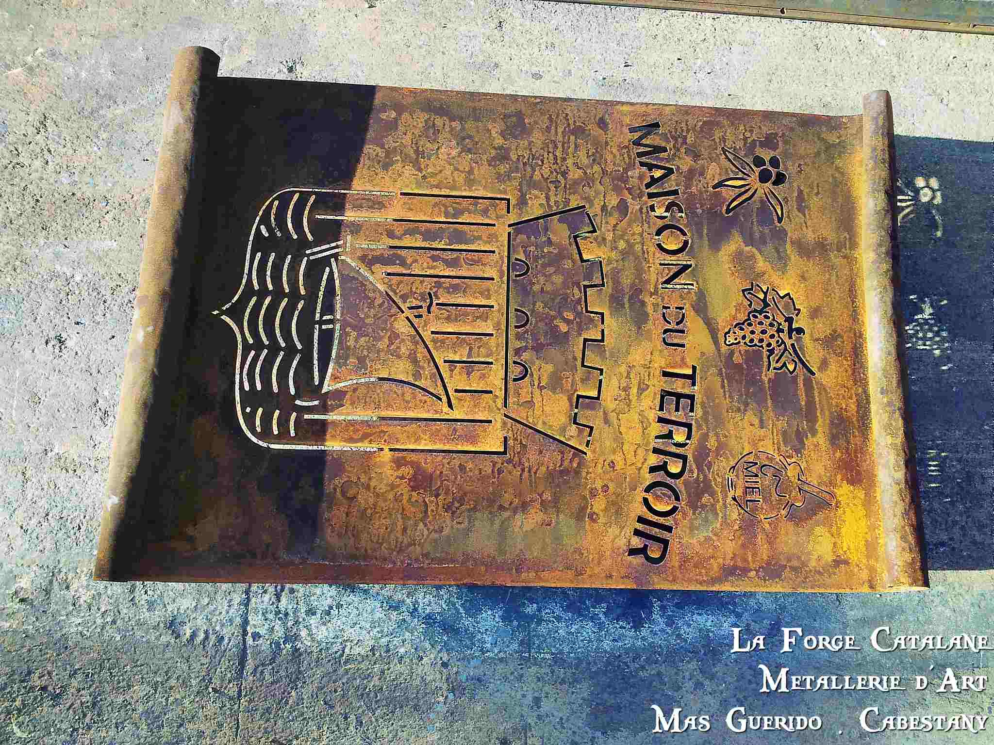 enseigne banyuls decoupe au laser rouille forge catalane.jpg